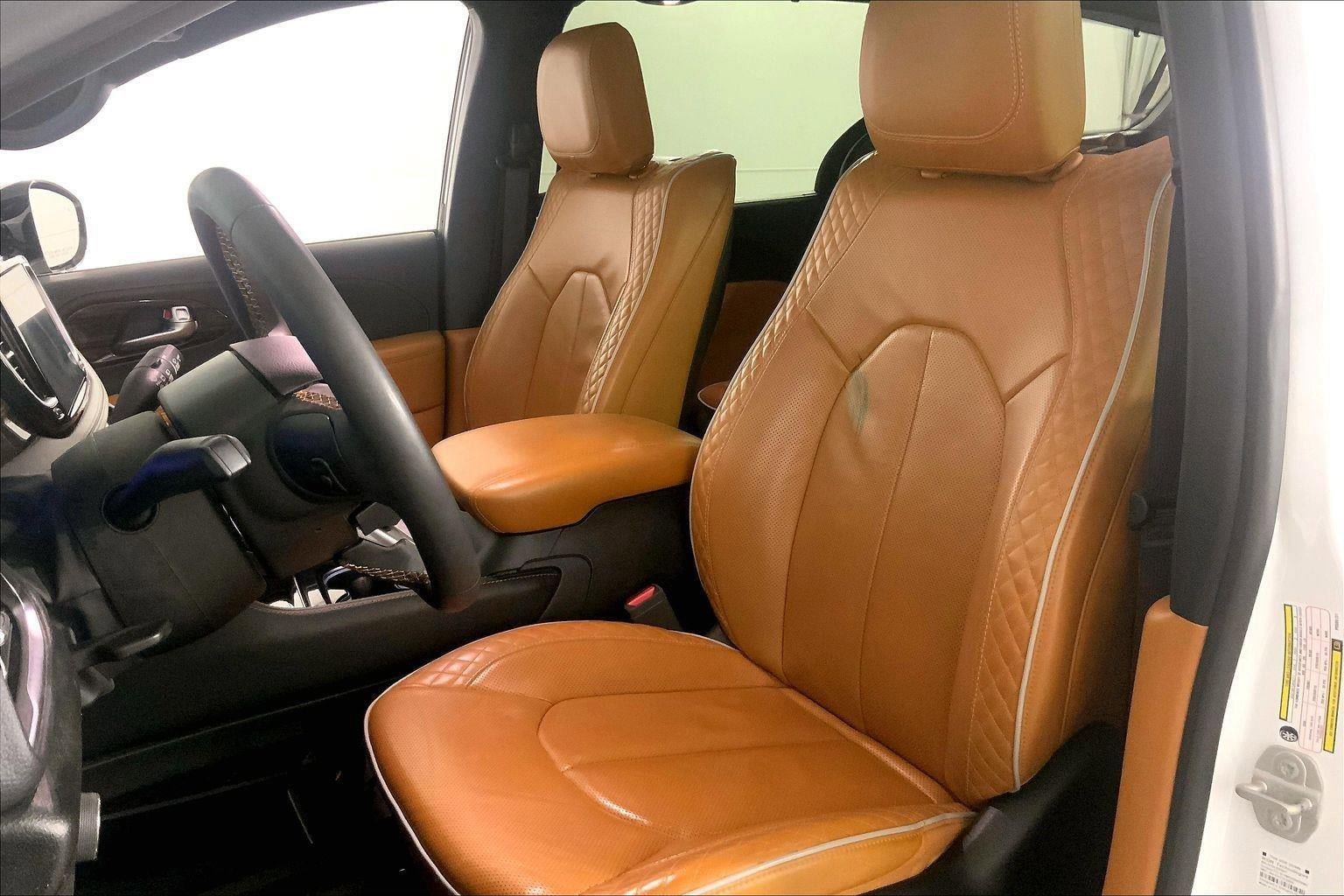 Used 2023 Chrysler Pacifica Pinnacle FWD image 22