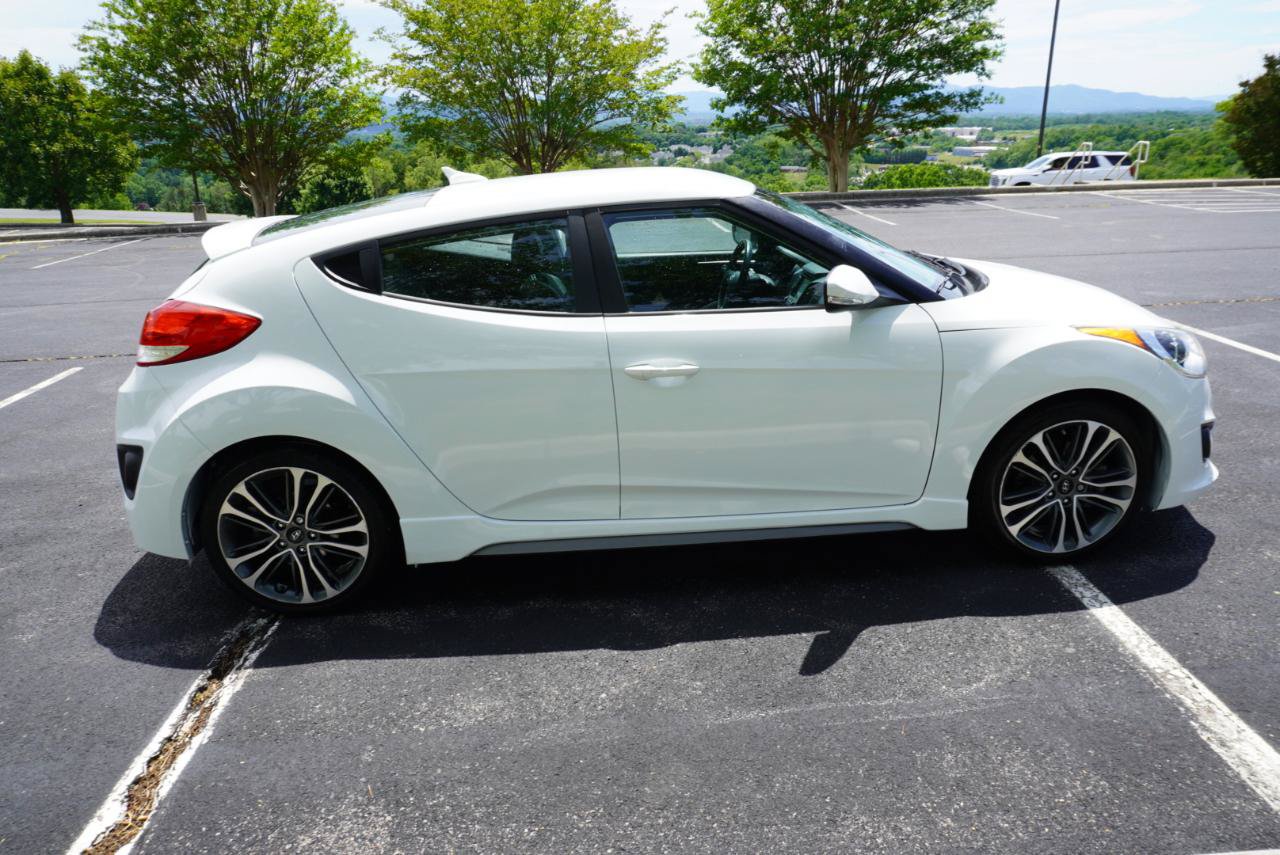 Used 2016 Hyundai Veloster Turbo FWD image 23