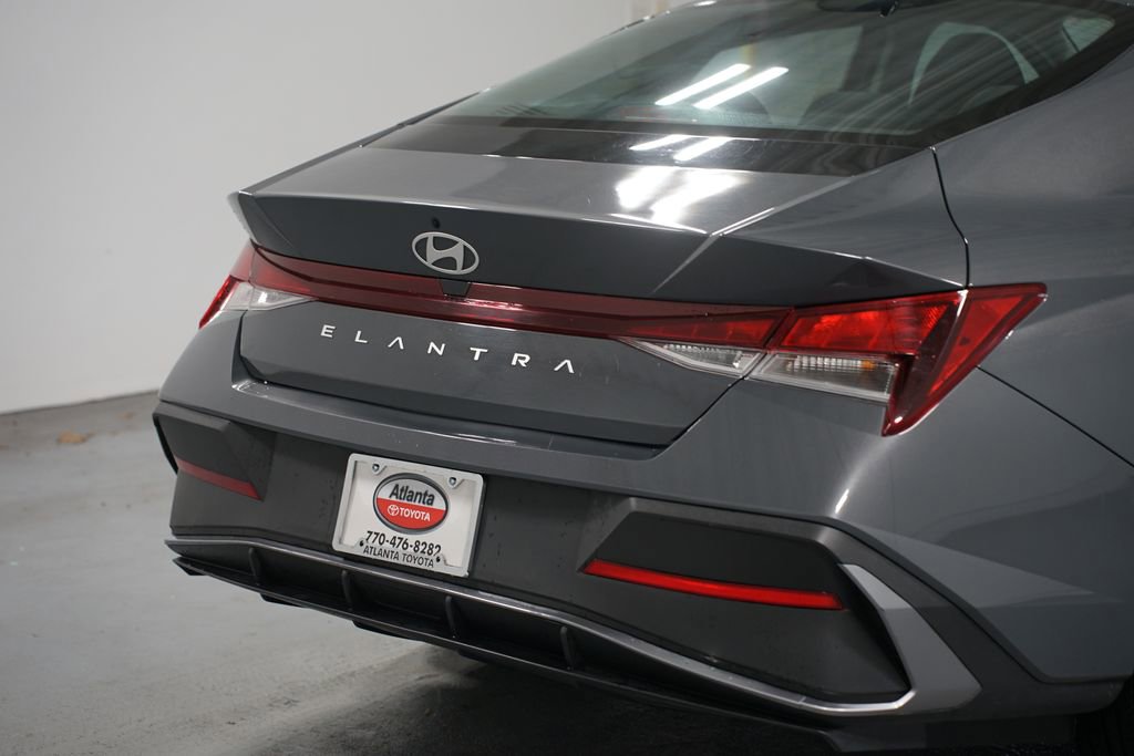 Used 2024 Hyundai Elantra SE image 9