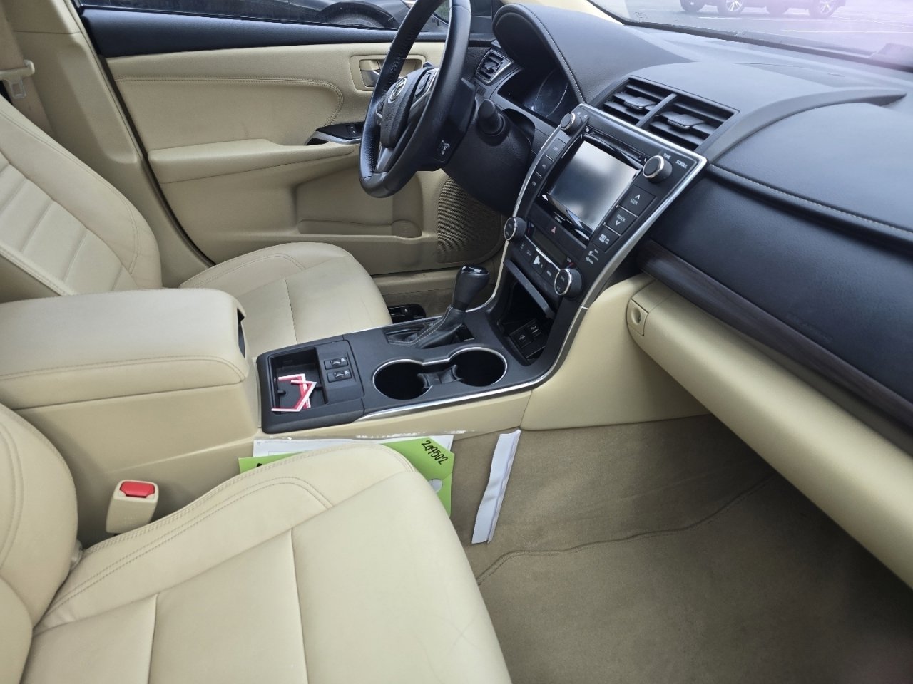 Used 2016 Toyota Camry XLE w/ Moonroof Package image 17