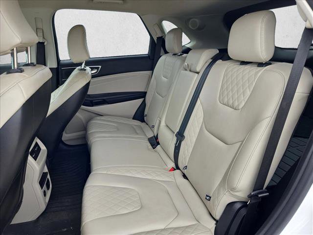 Used 2023 Ford Edge Titanium AWD/4WD image 17