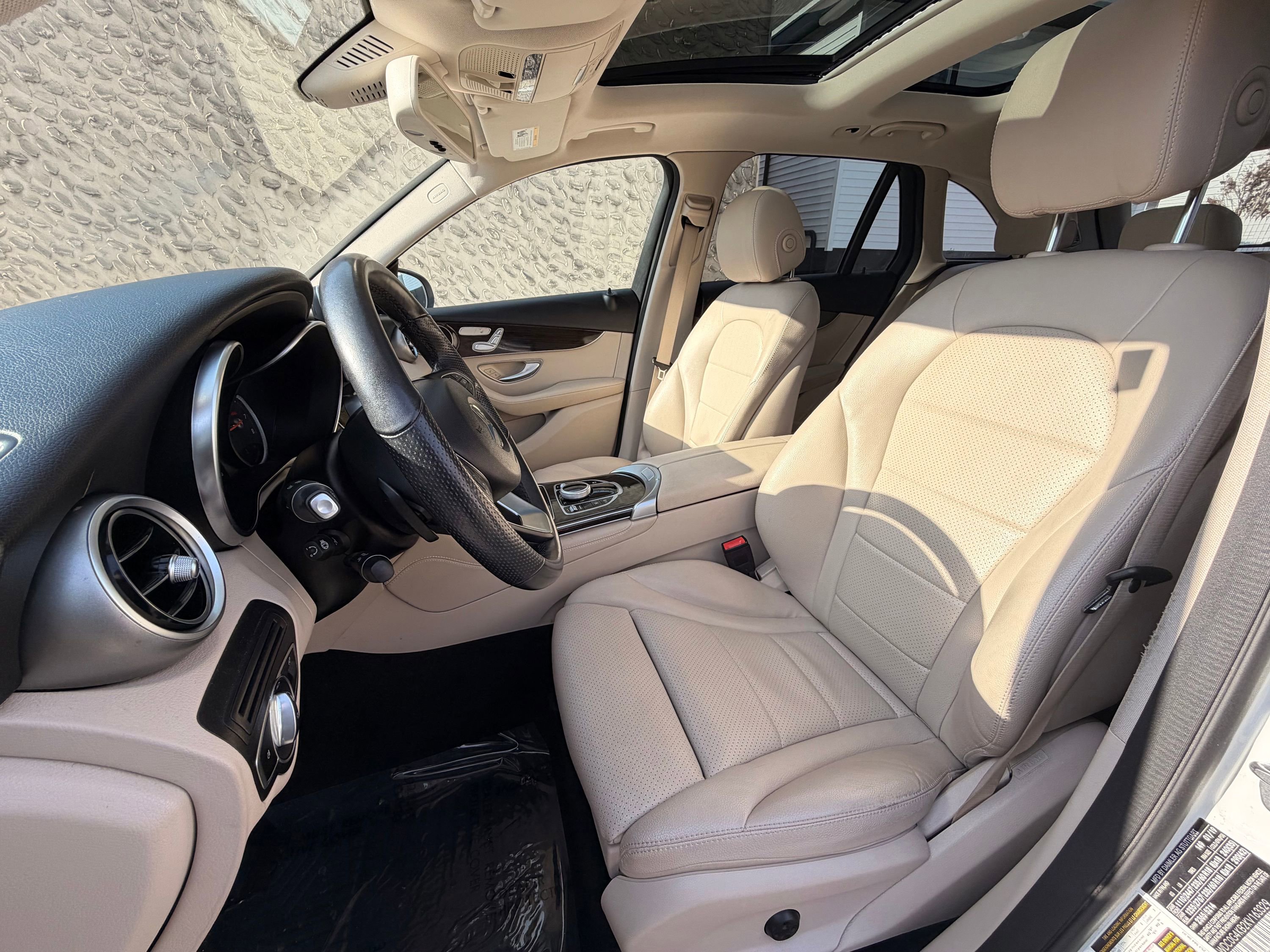 Used 2019 Mercedes-Benz GLC 300 4MATIC image 23