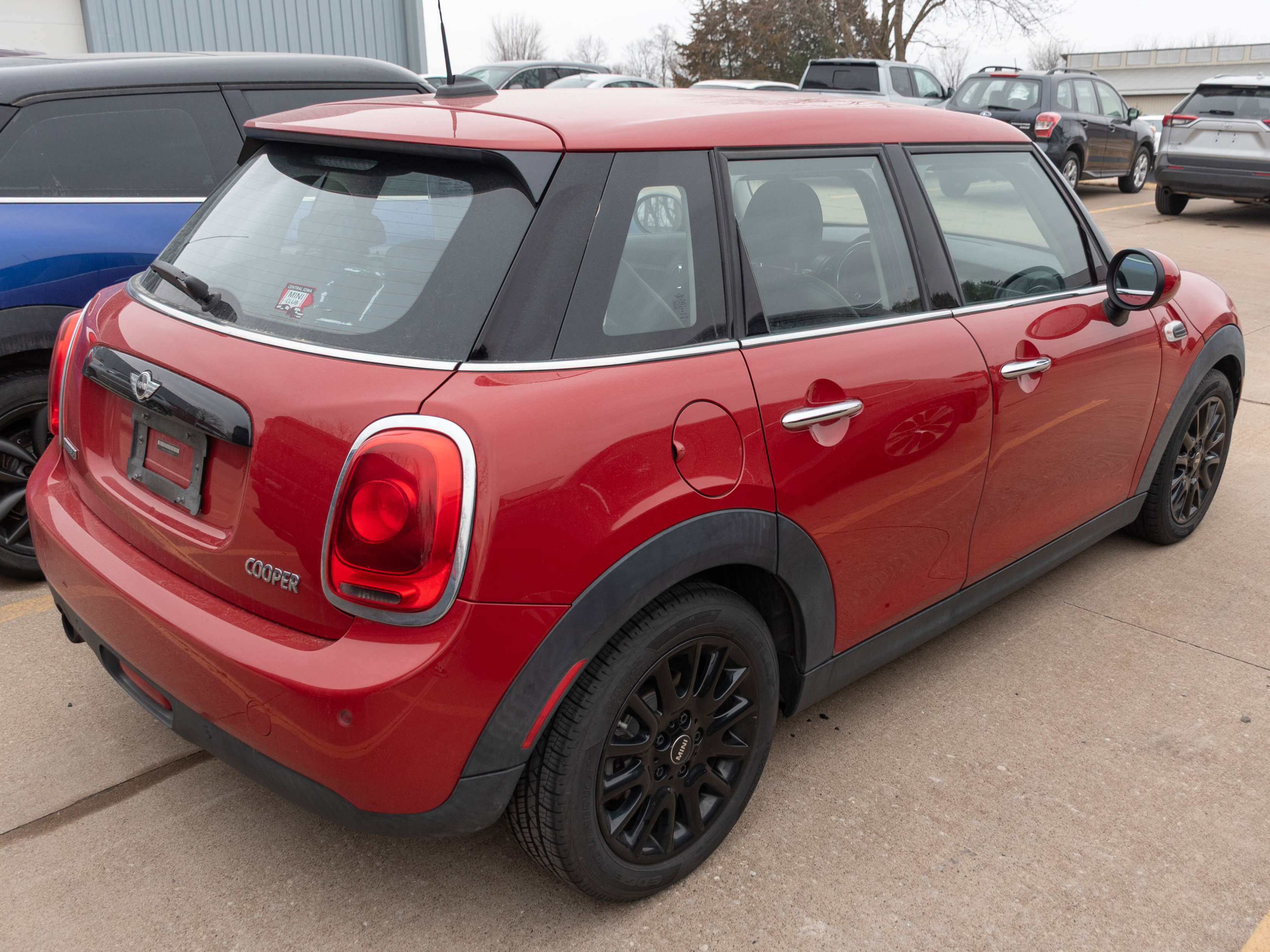 Used 2018 MINI Cooper 4-Door Hardtop image 6
