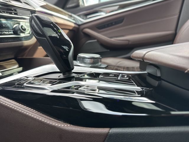 Used 2023 BMW M550i xDrive image 28