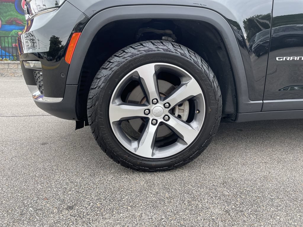 Certified 2023 Jeep Grand Cherokee L Limited w/ Luxury Tech Group II AWD/4WD image 9