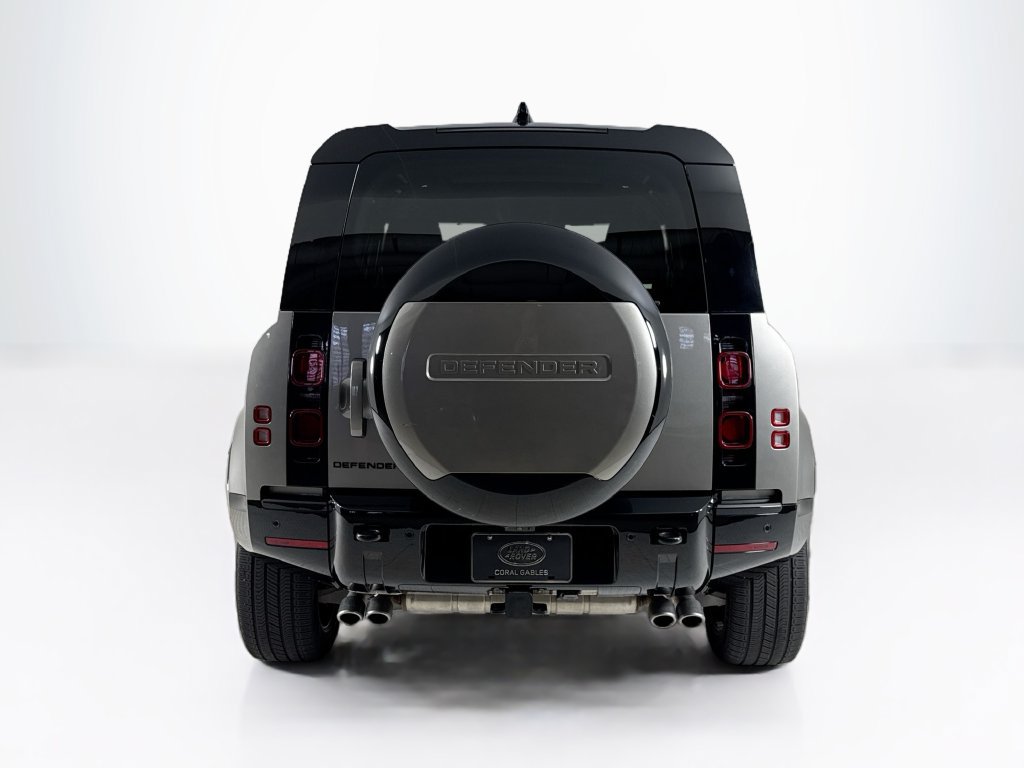 Used 2025 Land Rover Defender 110 X-Dynamic SE AWD/4WD image 4