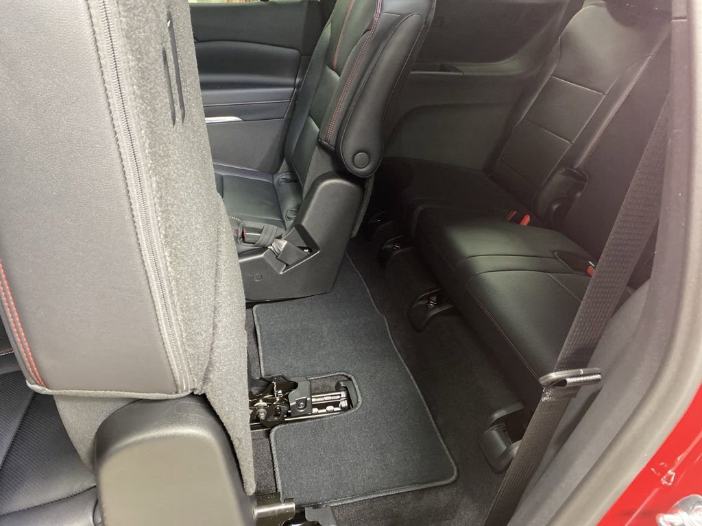 New 2026 Chevrolet Traverse RS w/ LPO, Floor Liner Package AWD/4WD image 34