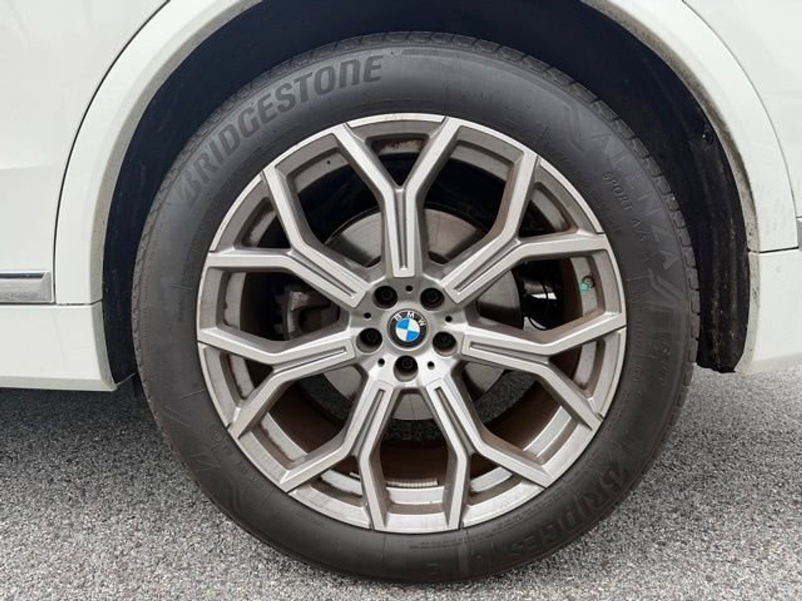 Used 2024 BMW X7 xDrive40i w/ Premium Package AWD/4WD image 23