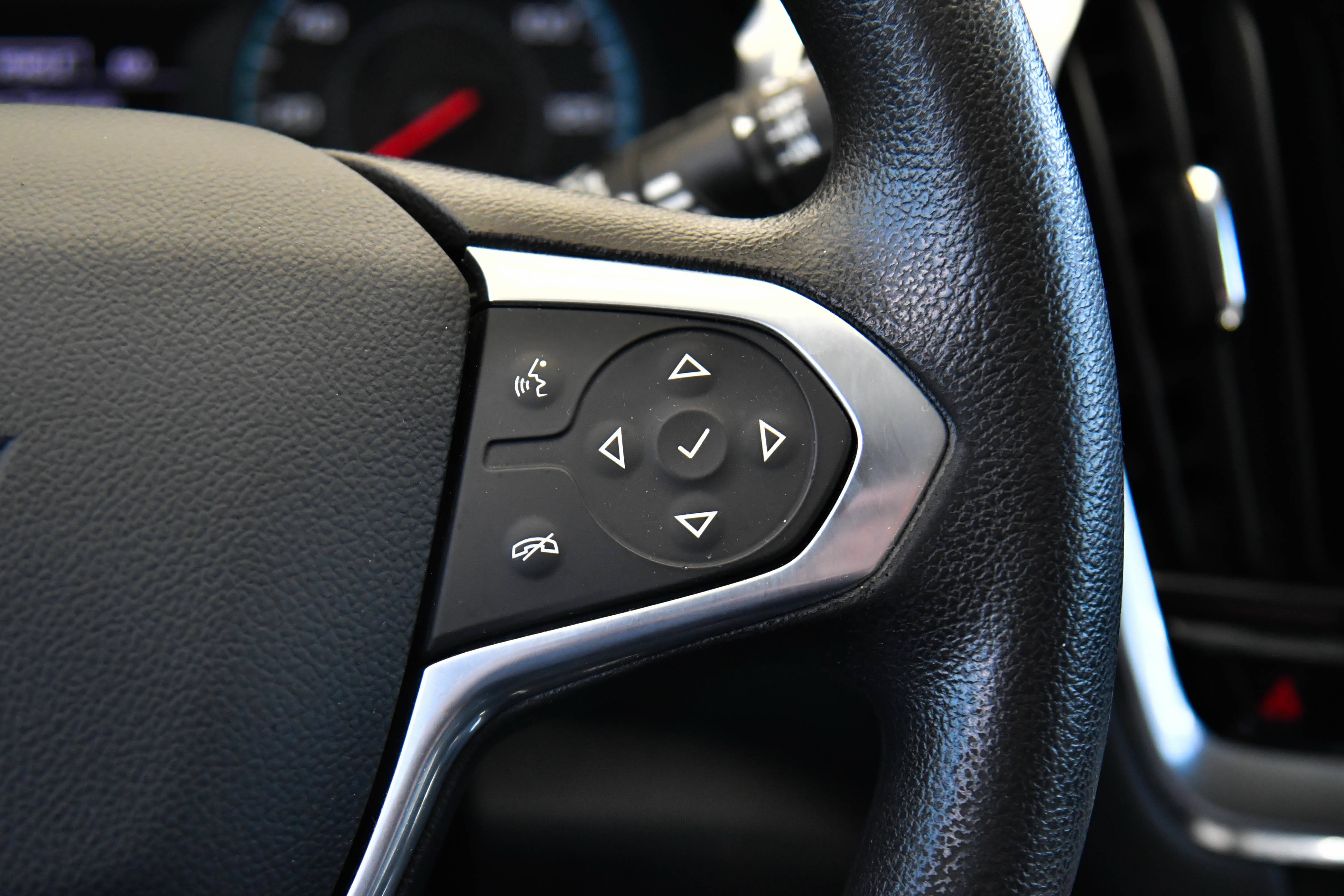 Used 2021 Chevrolet Traverse LS FWD image 27