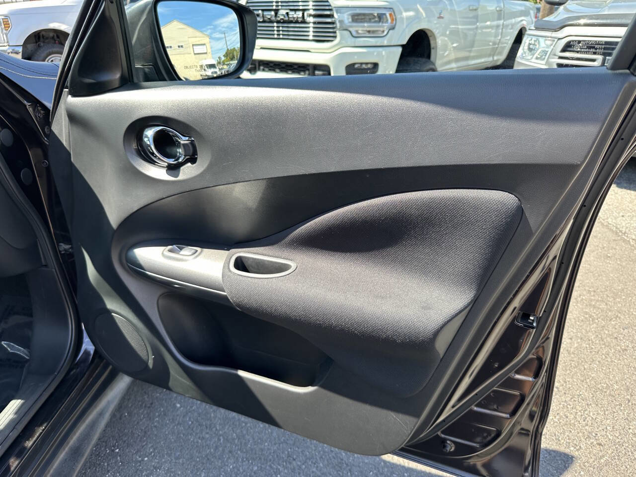Used 2015 Nissan Juke S image 11