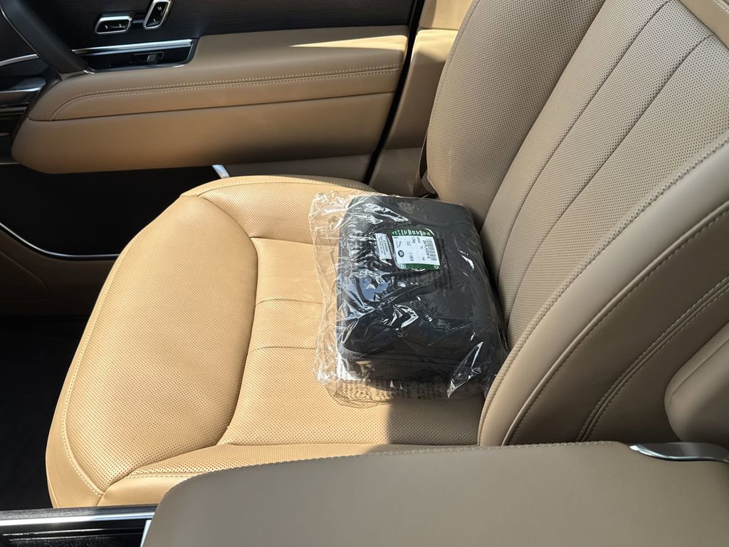 New 2025 Land Rover Range Rover SE image 28