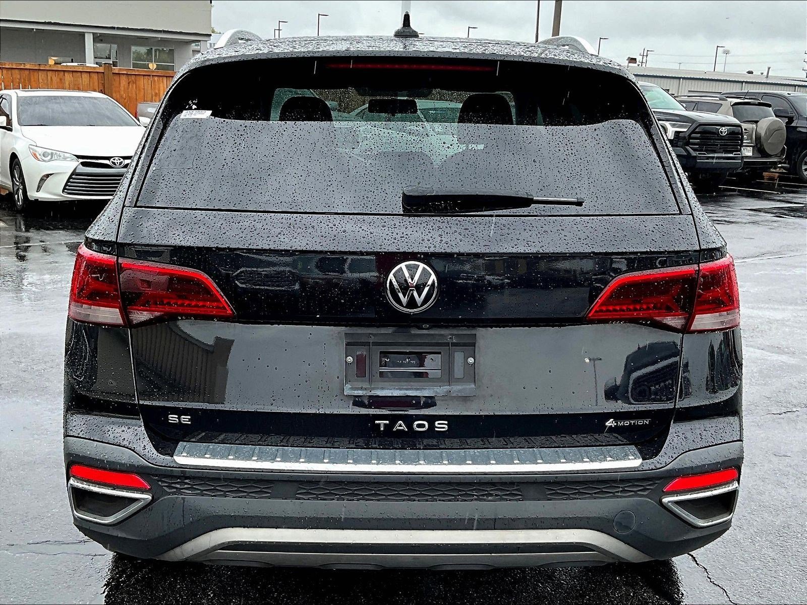 Used 2022 Volkswagen Taos SE w/ Panoramic Sunroof Package AWD/4WD image 5