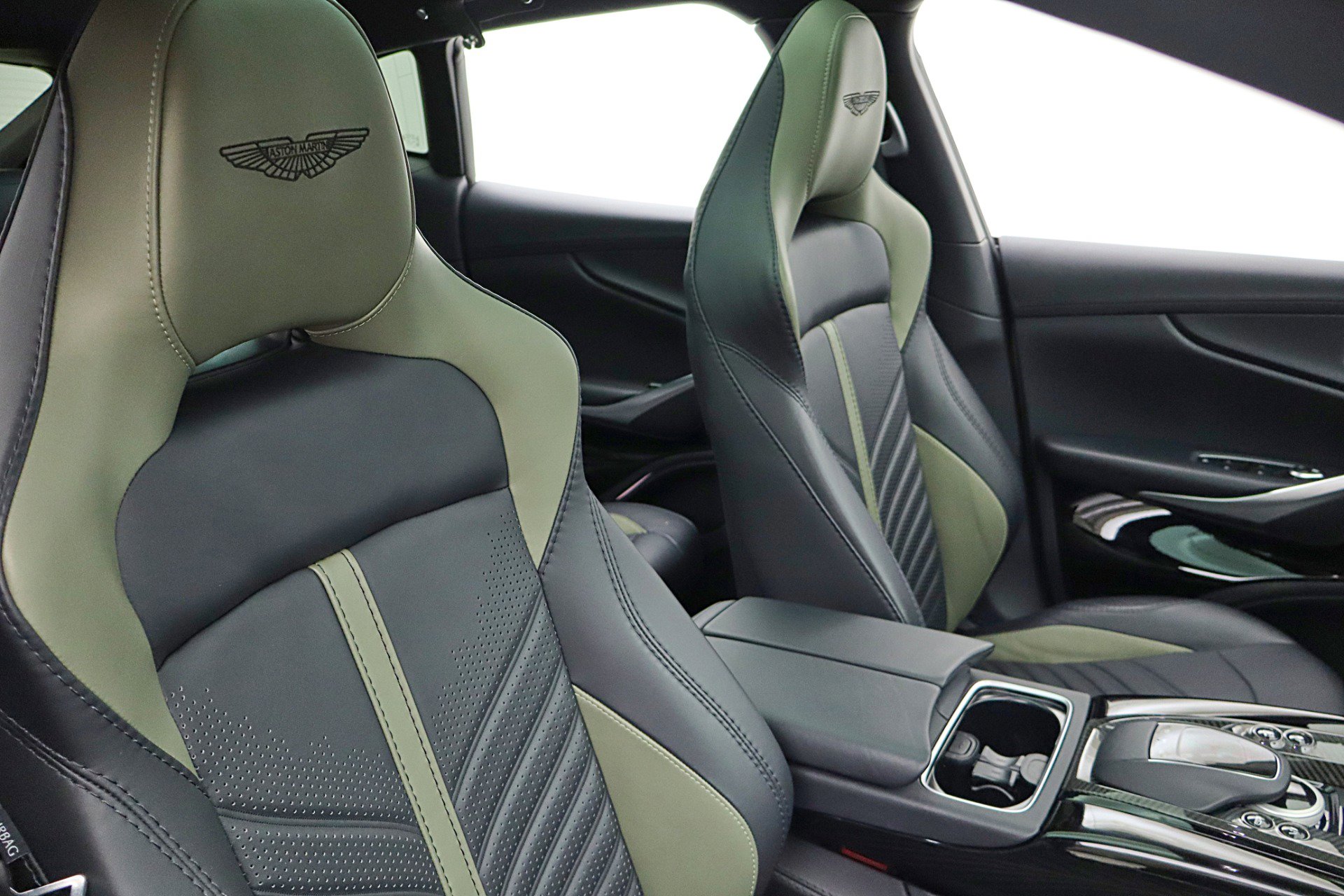 Used 2023 Aston Martin DBX 707 image 41
