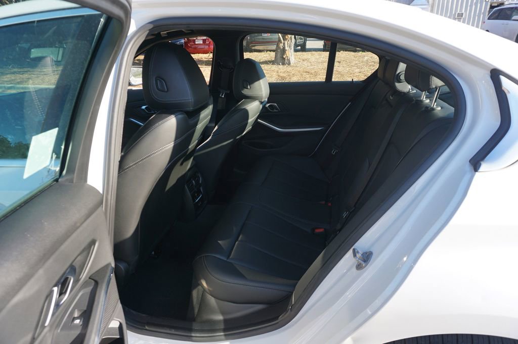 Used 2024 BMW 330i Sedan image 16