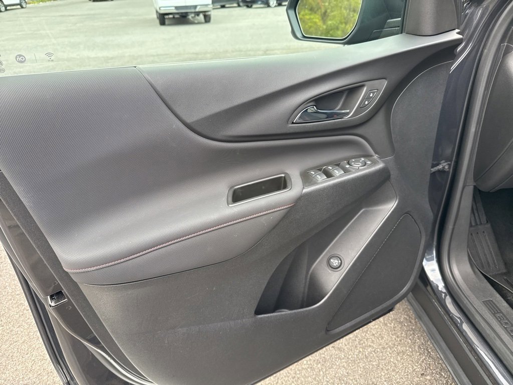 Used 2022 Chevrolet Equinox RS w/ Infotainment Package image 22