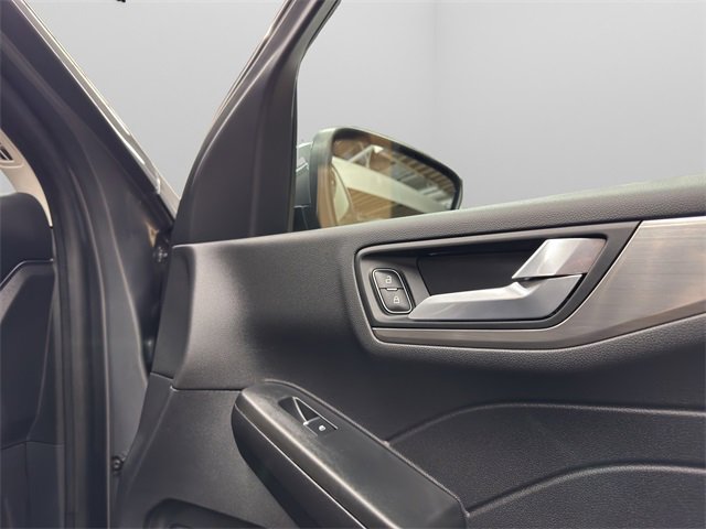 Used 2022 Ford Escape Titanium image 27