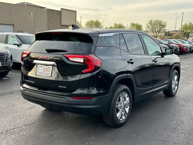 Used 2024 GMC Terrain SLE AWD/4WD image 4