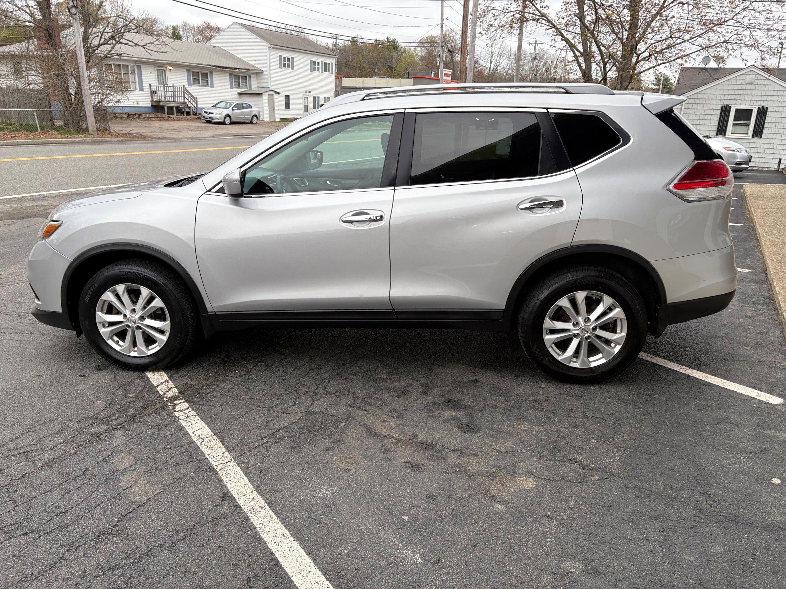 Used 2015 Nissan Rogue SV w/ SV Moonroof Package AWD/4WD image 7