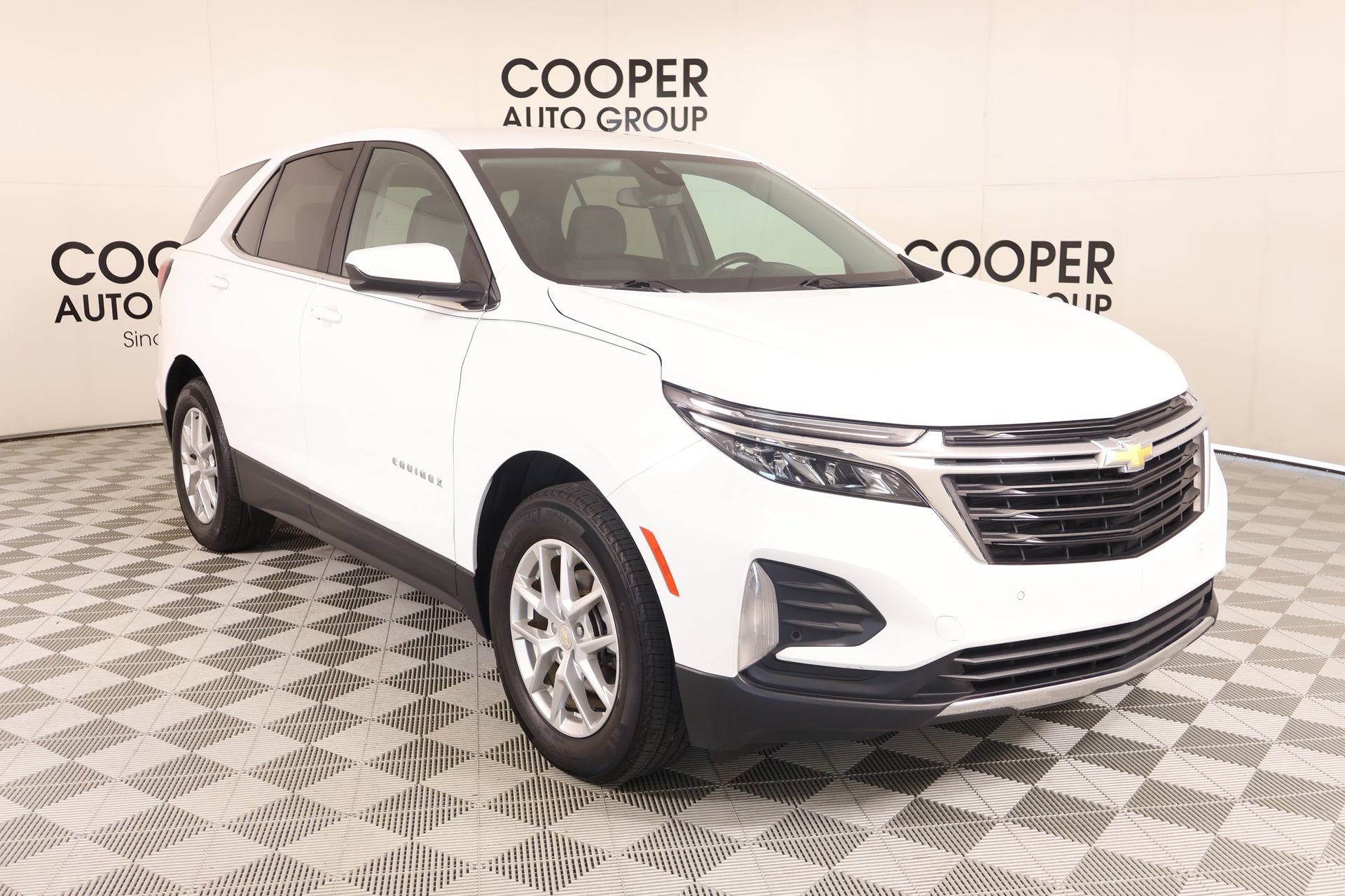 Used 2023 Chevrolet Equinox LT FWD image 1