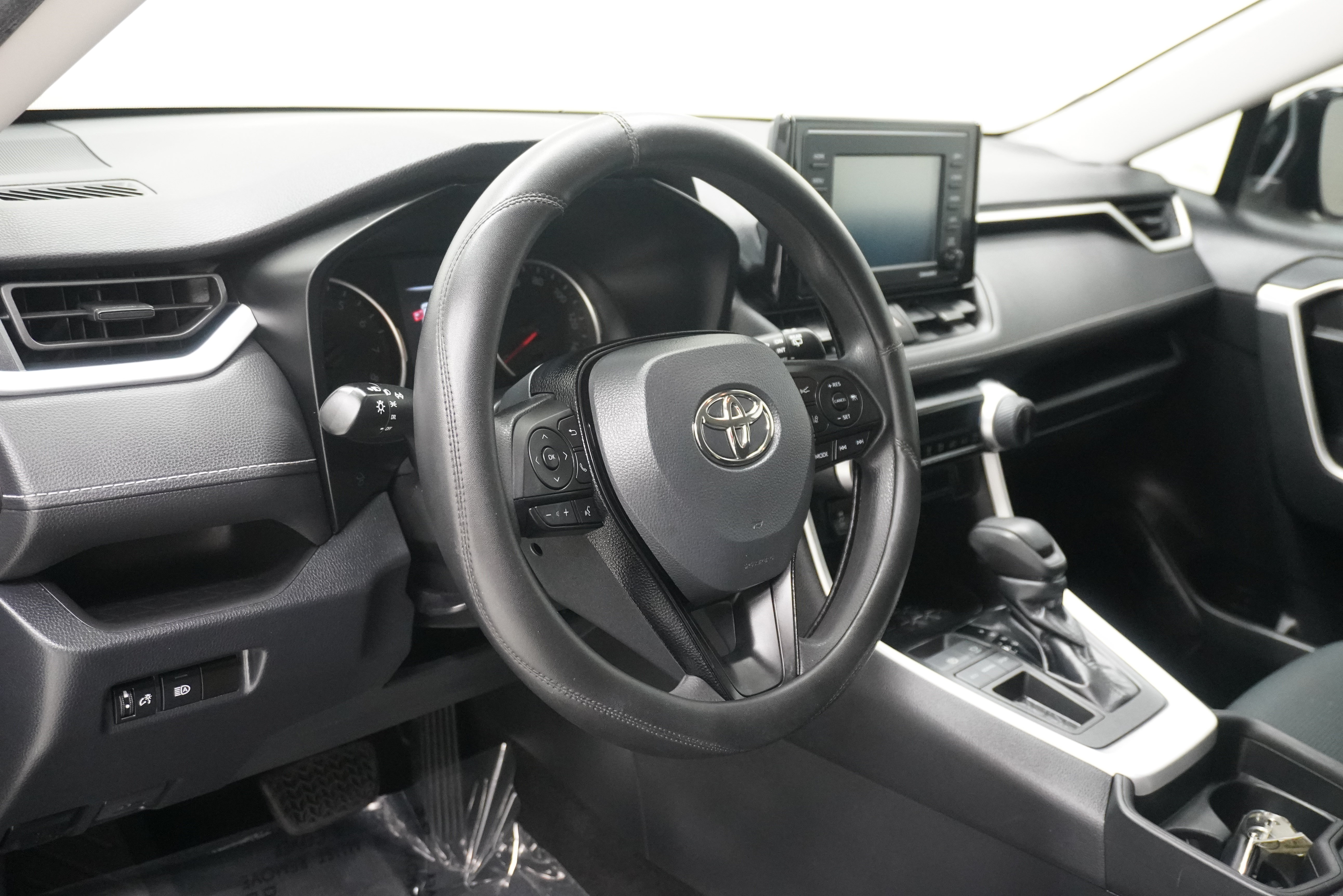Used 2021 Toyota RAV4 LE FWD image 8