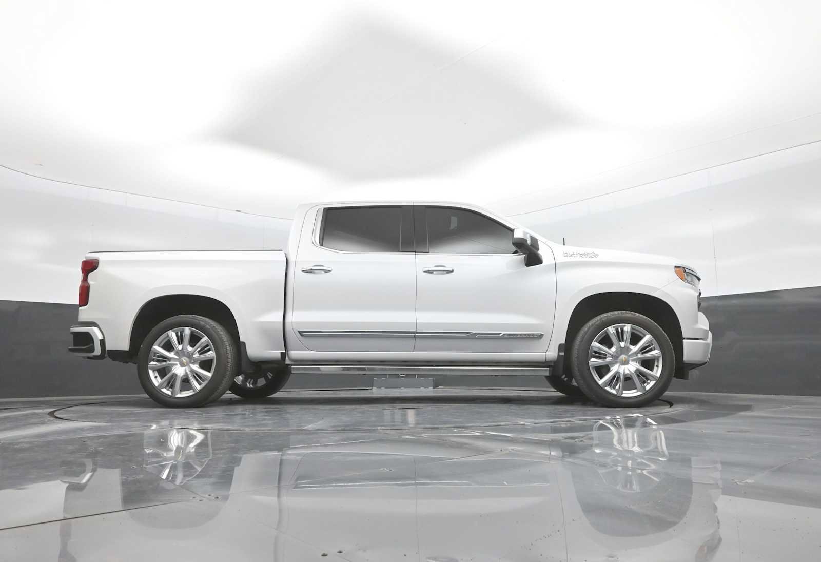 Used 2024 Chevrolet Silverado 1500 High Country w/ High Country Premium Package AWD/4WD image 48