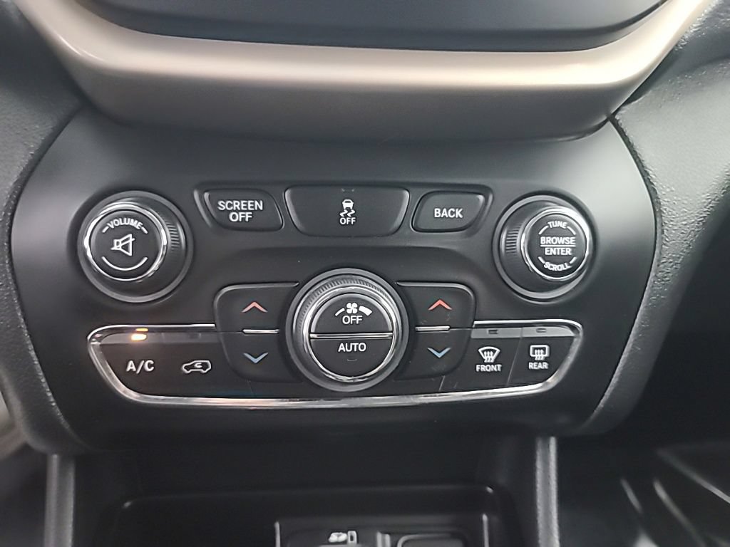 Used 2014 Jeep Cherokee Latitude w/ Comfort/Convenience Group AWD/4WD image 35
