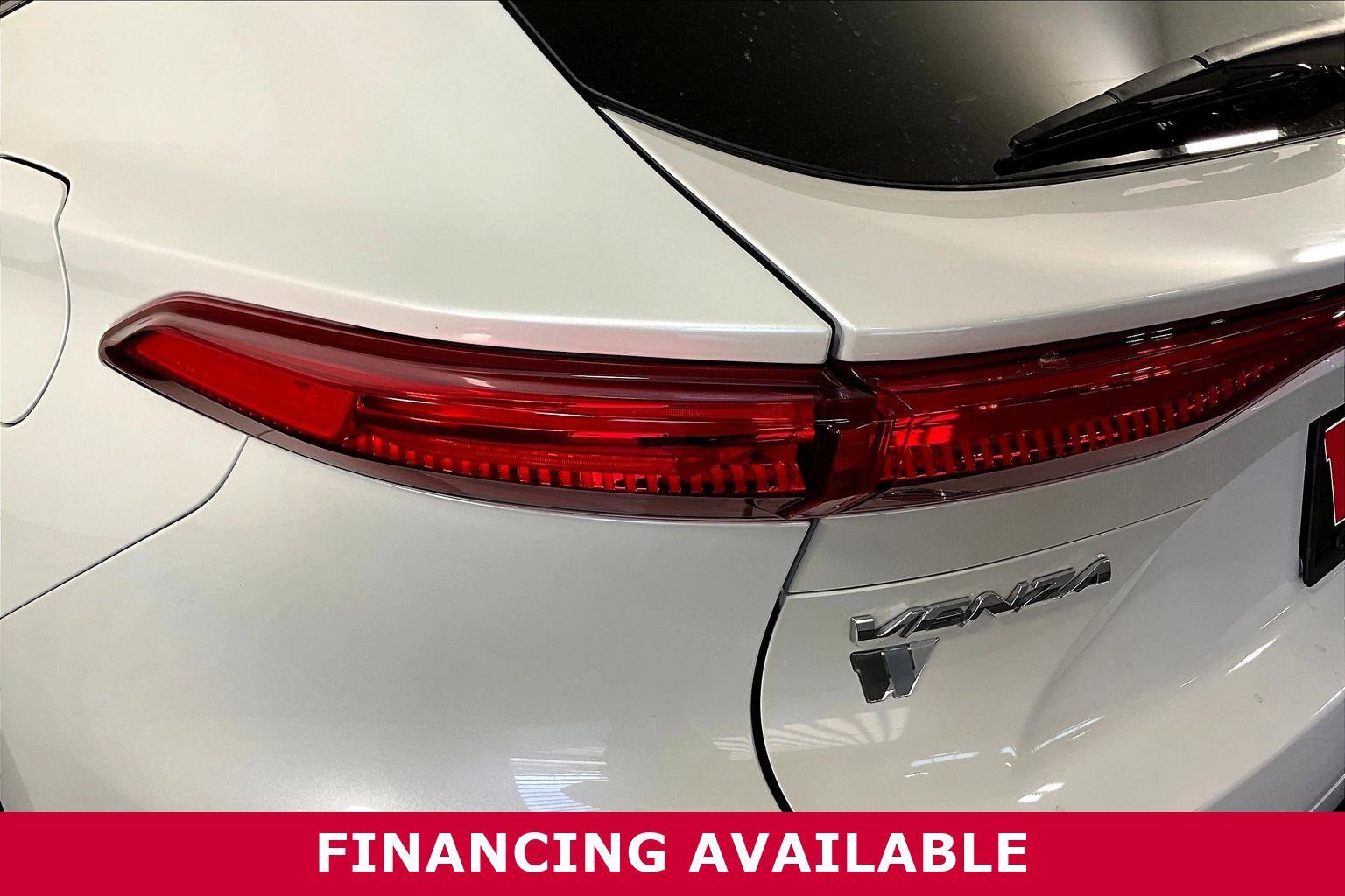 Used 2022 Toyota Venza LE AWD/4WD image 23