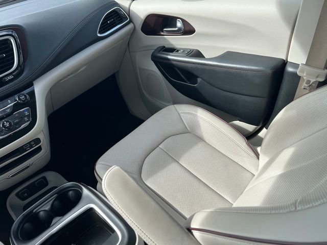 Used 2020 Chrysler Pacifica Limited image 13