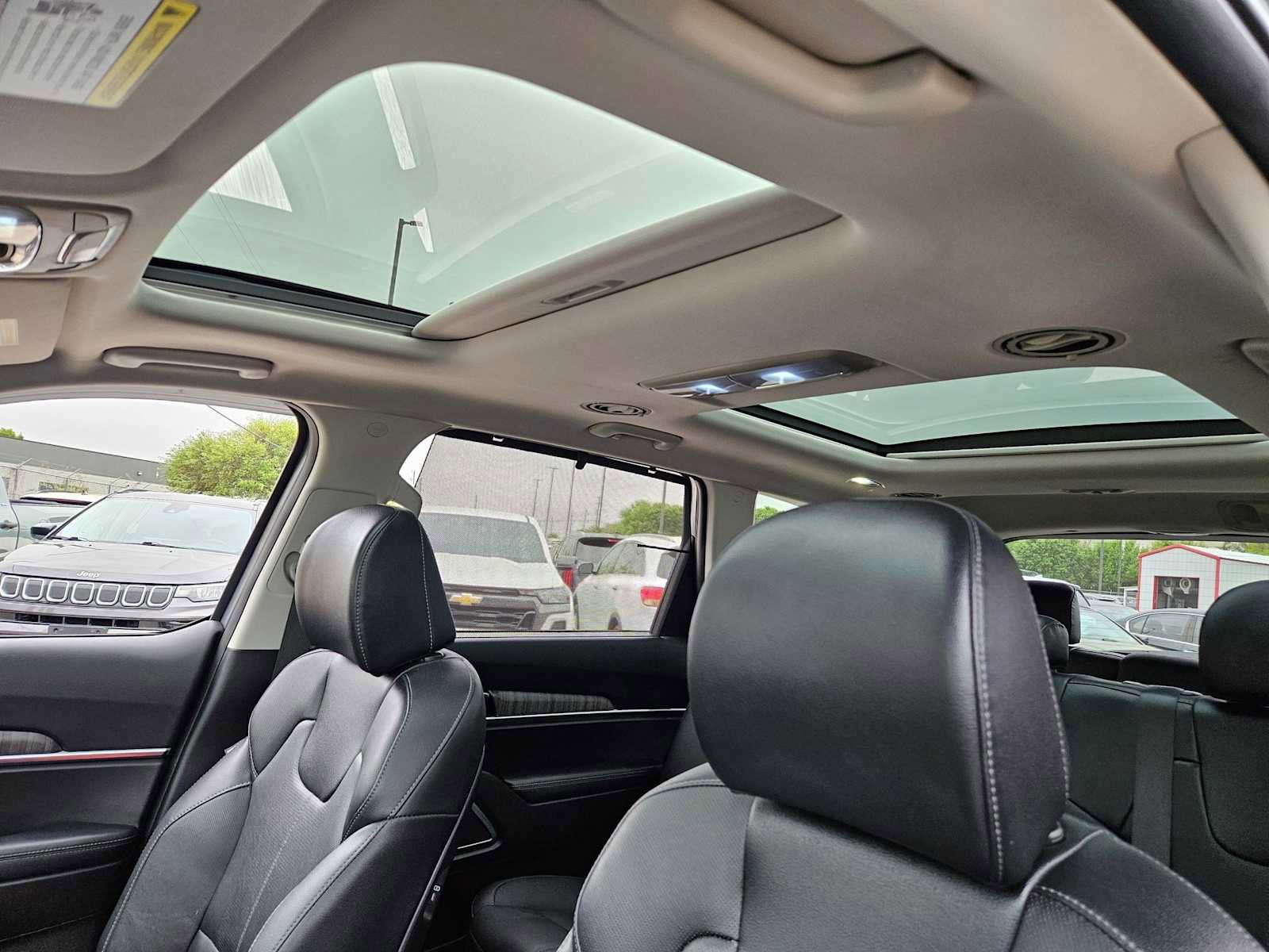Used 2025 Kia Telluride SX image 17