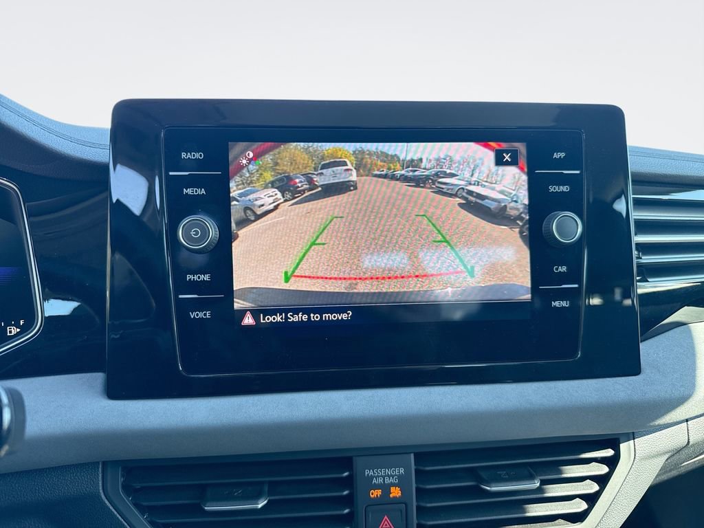 Used 2025 Volkswagen Jetta SE image 23