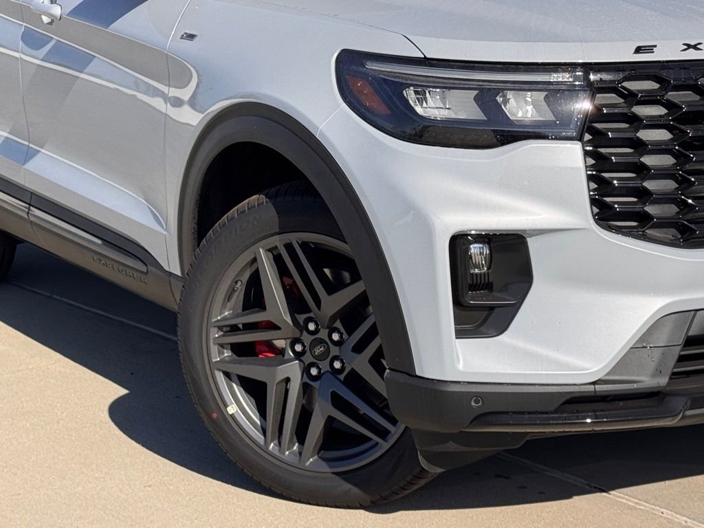 New 2026 Ford Explorer ST-Line w/ ST-Line Street Pack image 4