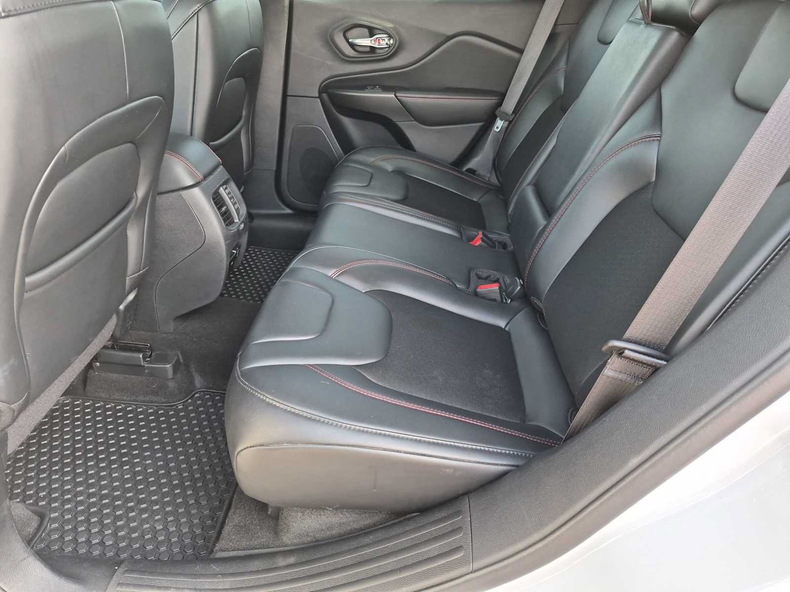 Used 2020 Jeep Cherokee Trailhawk w/ Cold Weather Group AWD/4WD image 19