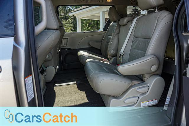 Used 2017 Toyota Sienna XLE w/ XLE Navigation Package image 23