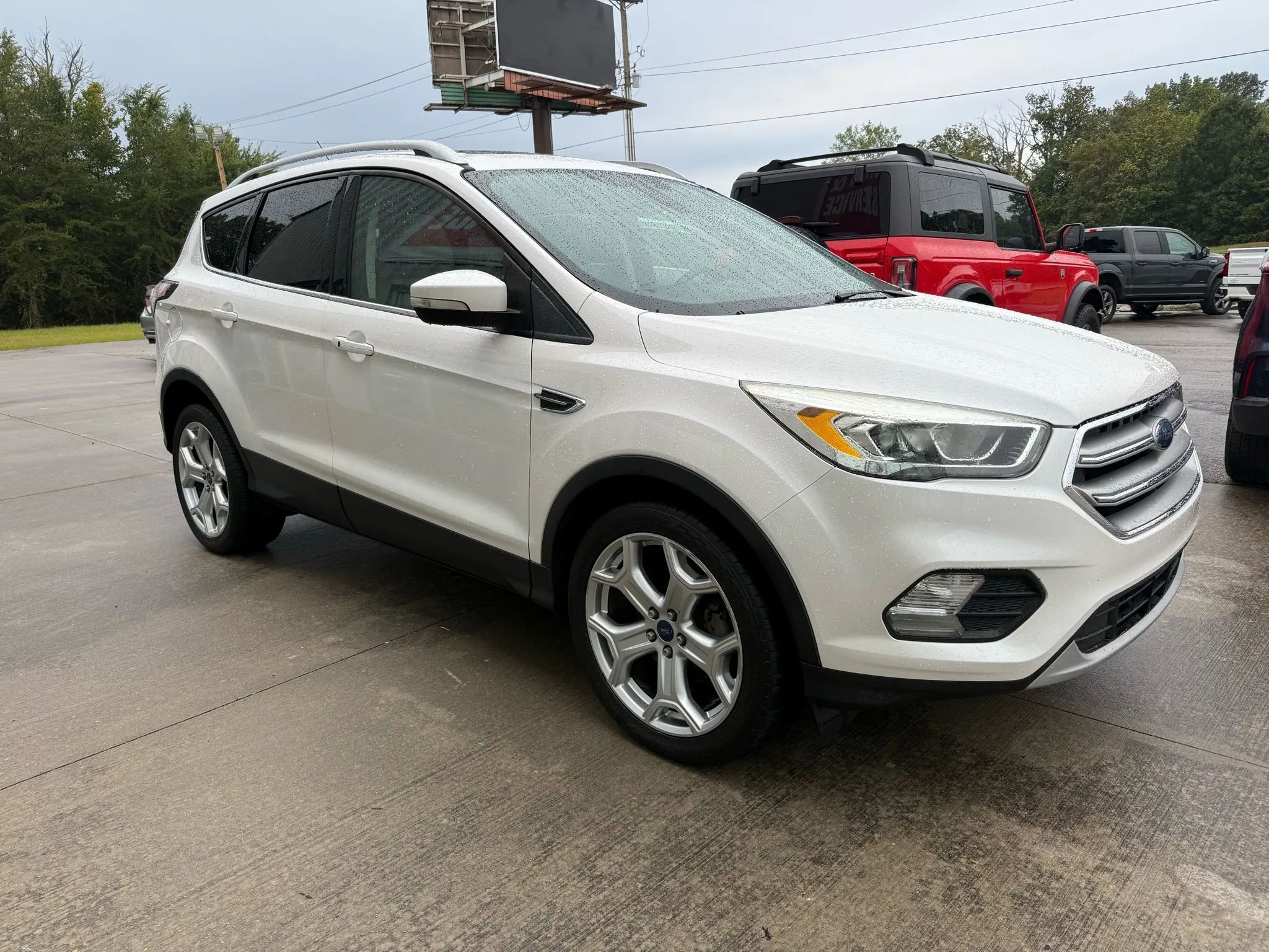 Used 2017 Ford Escape Titanium image 19