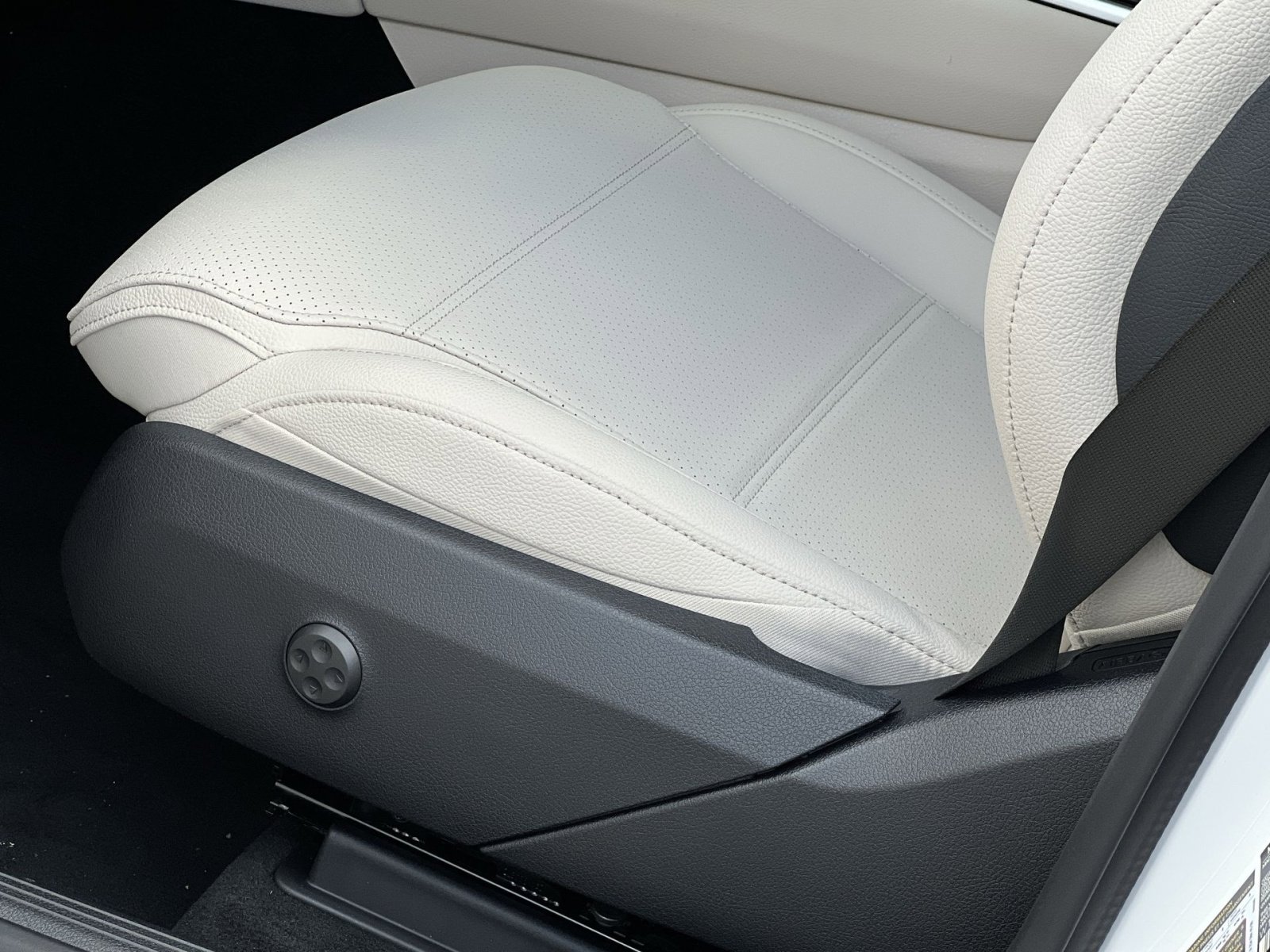 New 2026 Mercedes-Benz GLC 300 GLC 300 image 12