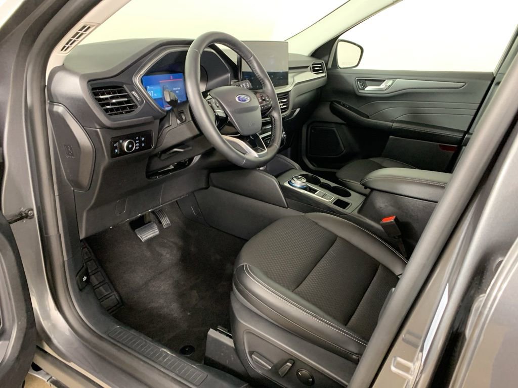Used 2025 Ford Escape SE image 28
