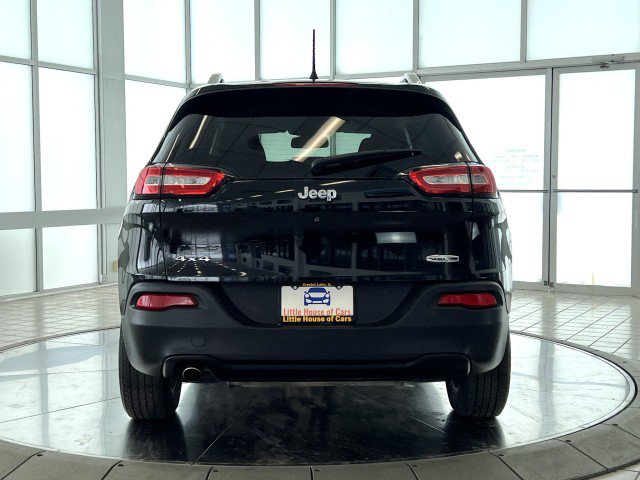 Used 2017 Jeep Cherokee Latitude w/ Cold Weather Group AWD/4WD image 6