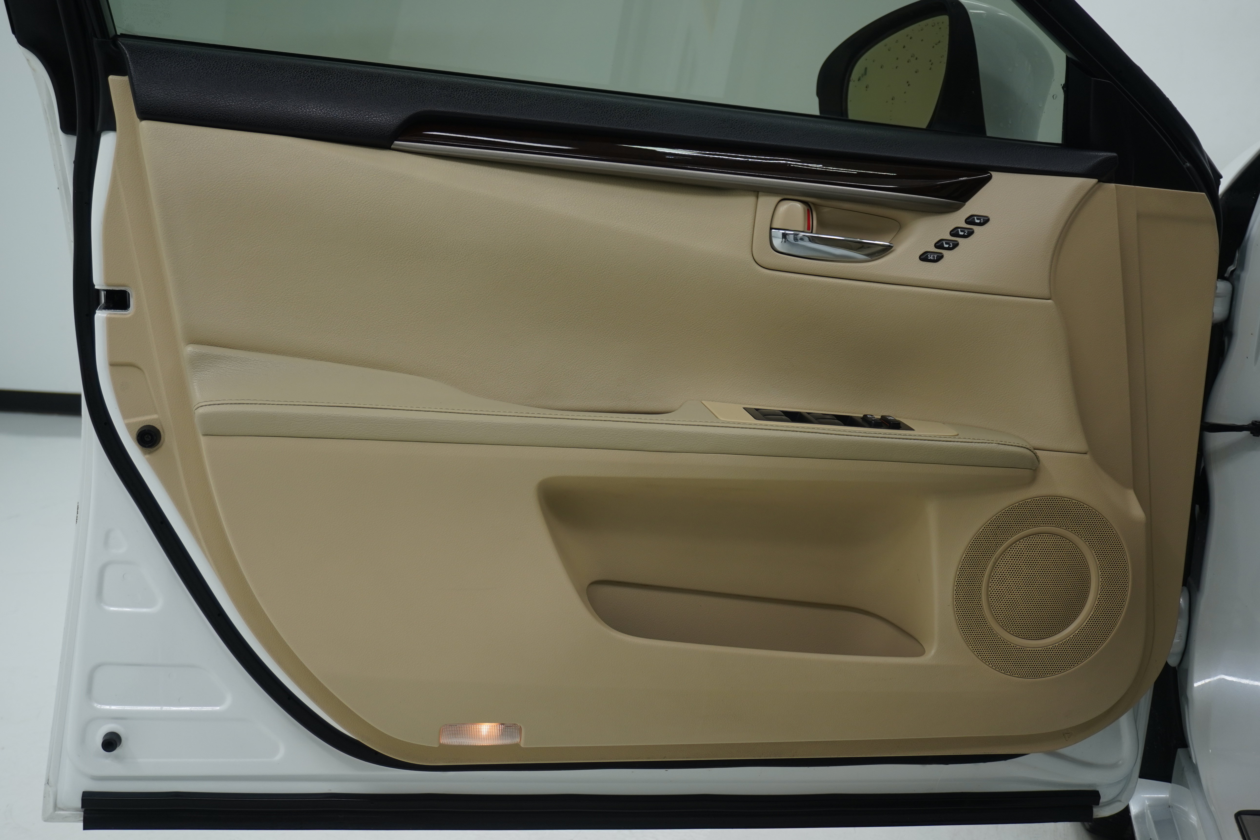 Used 2013 Lexus ES 350 w/ Luxury Pkg FWD image 12