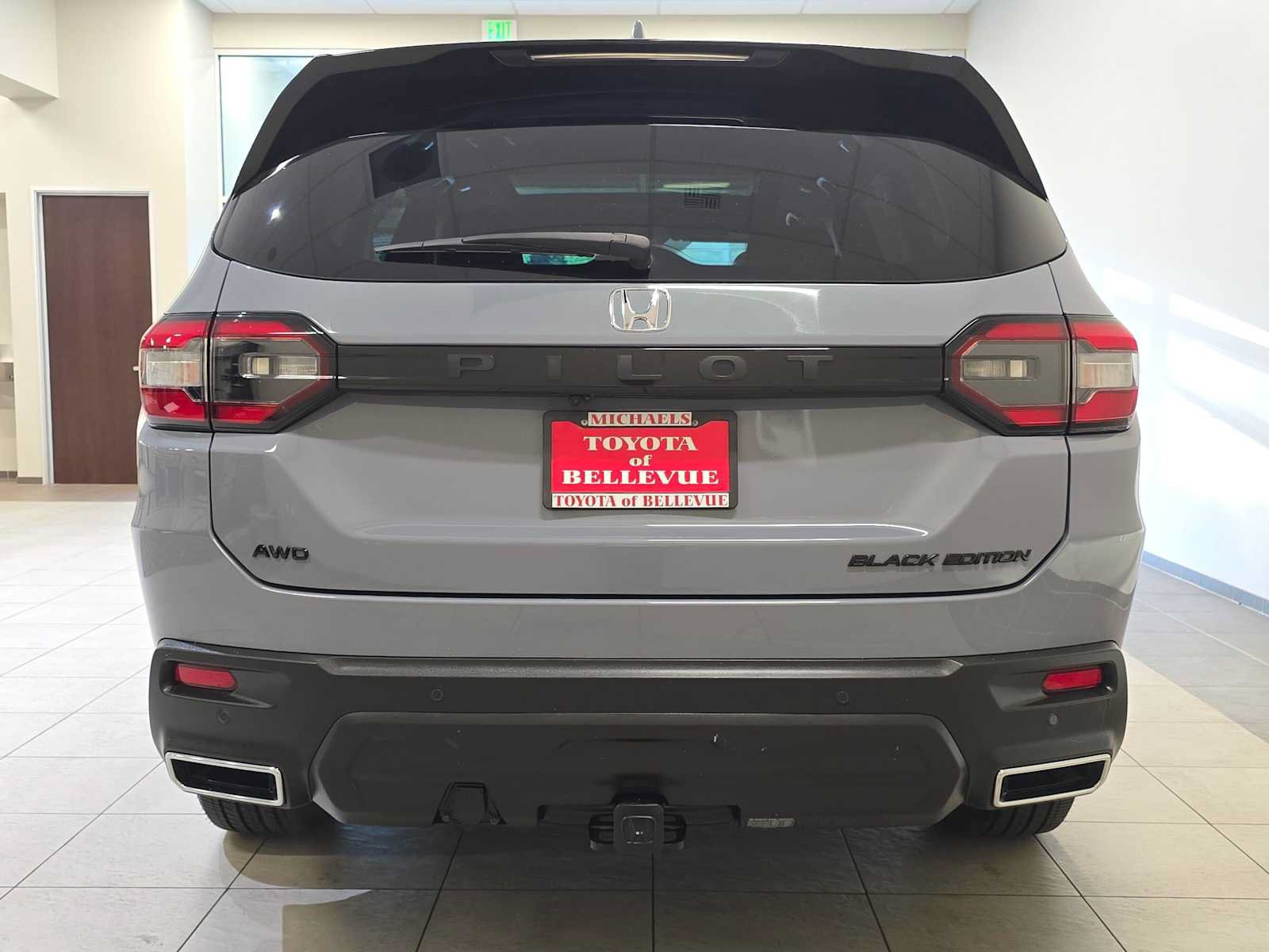 Used 2025 Honda Pilot Black Edition image 5