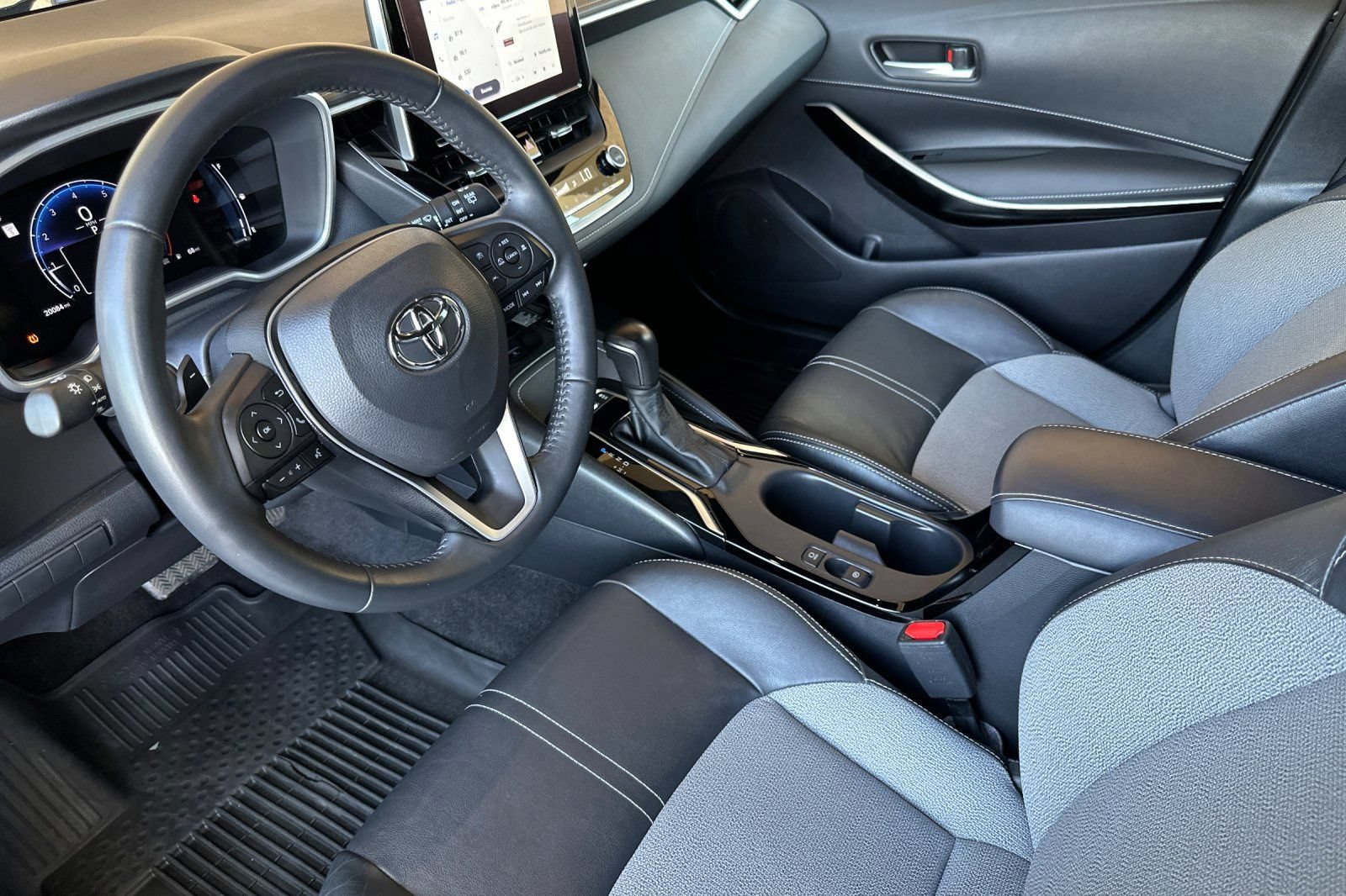 Used 2025 Toyota Corolla XSE FWD image 10