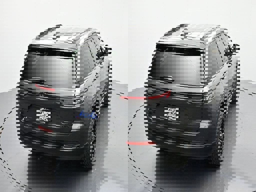 New 2025 Jeep Grand Cherokee Limited w/ Black Appearance Package image 29