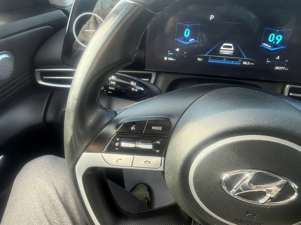 Used 2023 Hyundai Elantra Limited FWD image 18