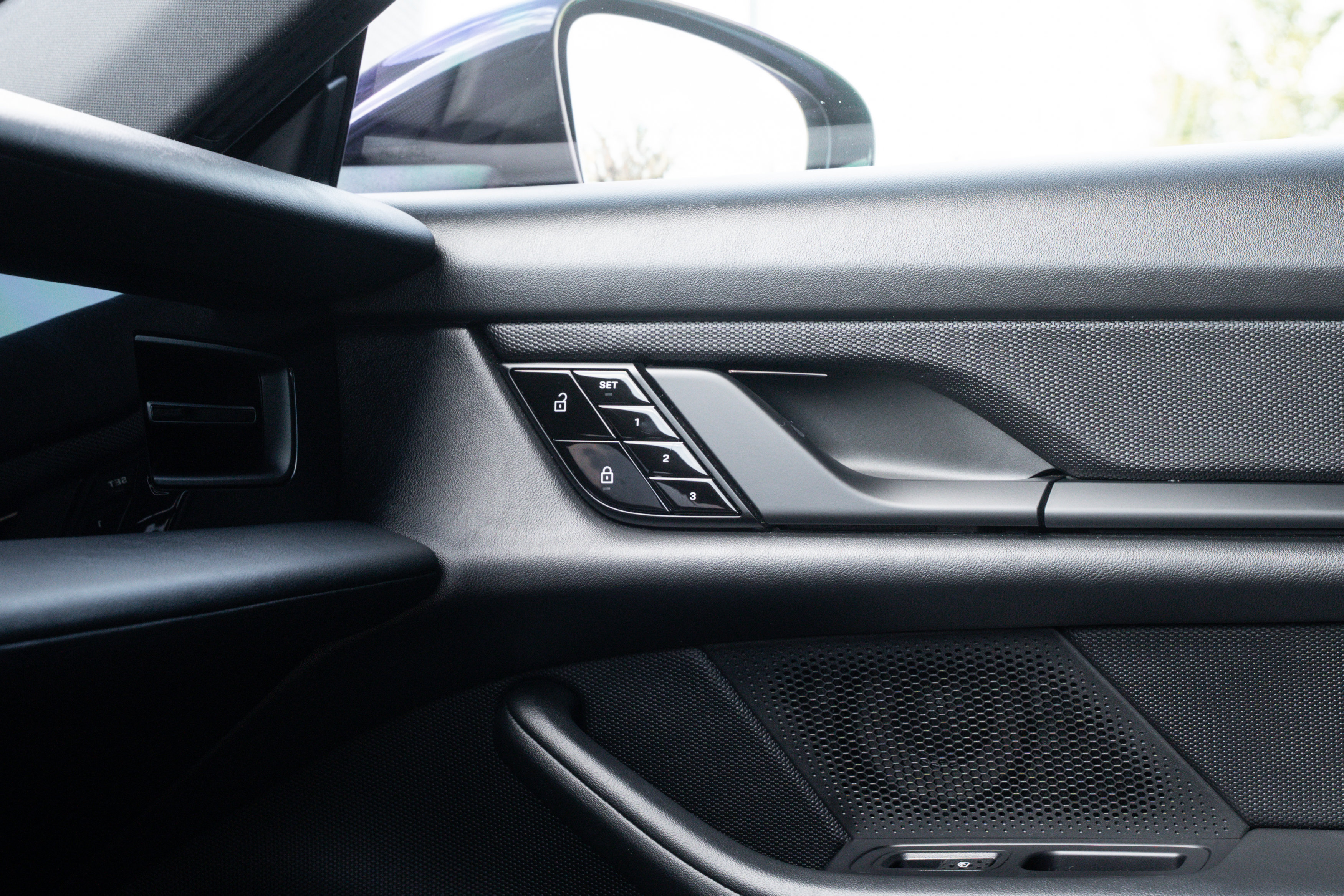 Used 2021 Porsche Taycan 4S image 19