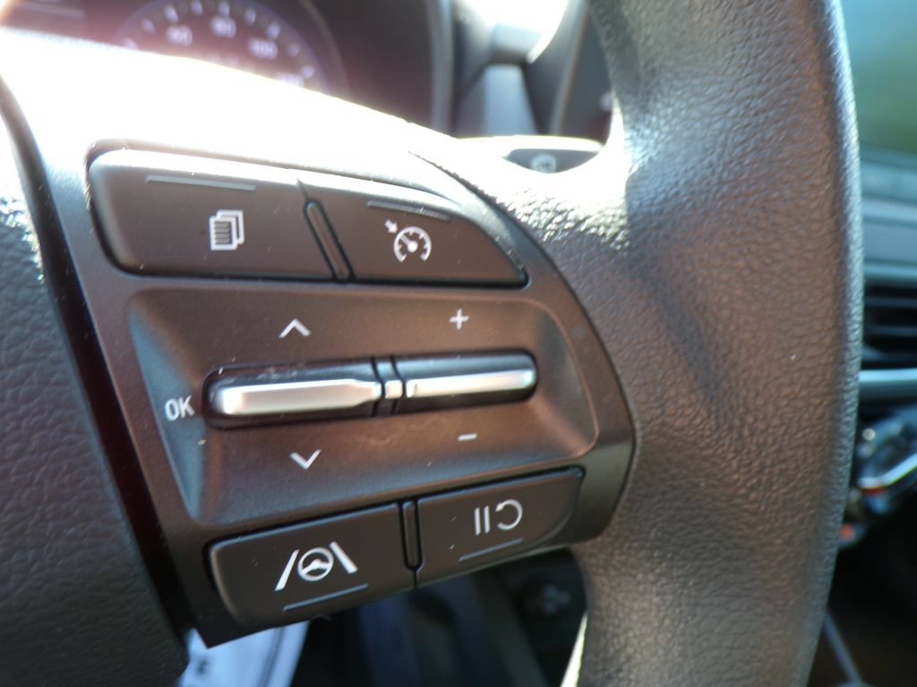 Certified 2022 Hyundai Kona SEL AWD/4WD image 31