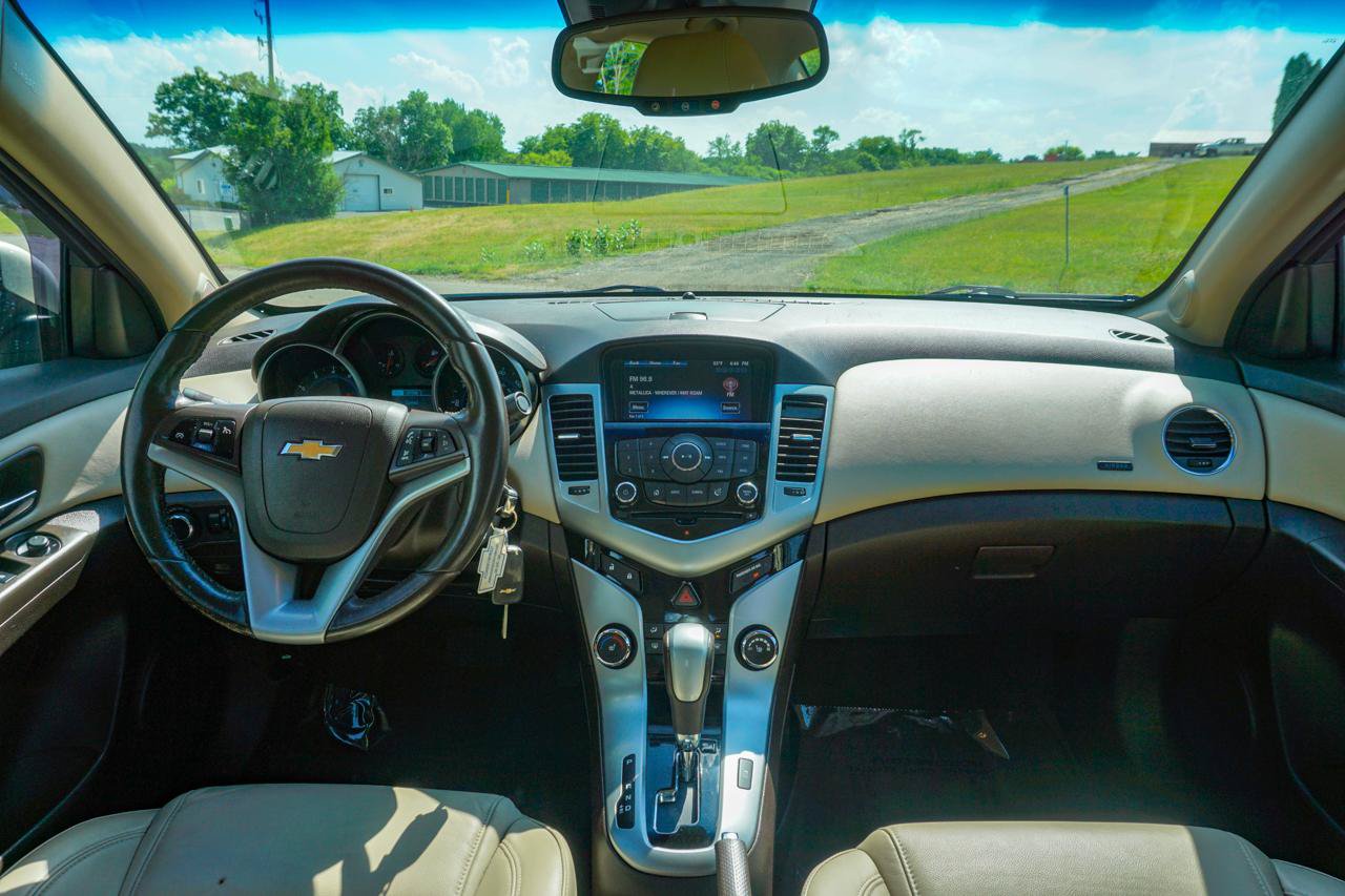 Used 2014 Chevrolet Cruze LT FWD image 10