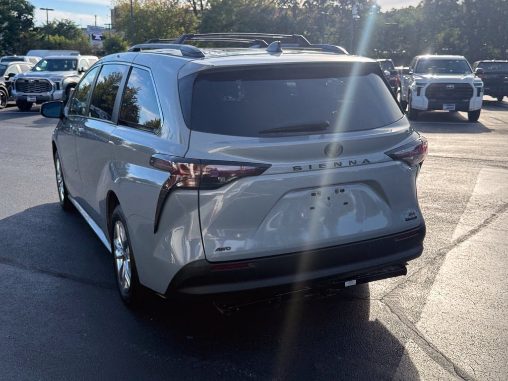 Certified 2023 Toyota Sienna XLE Woodland Edition AWD/4WD image 6