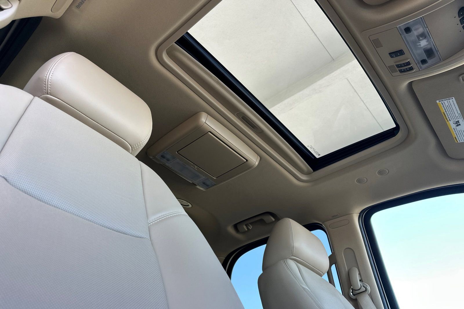Used 2013 Cadillac Escalade Premium AWD/4WD image 22