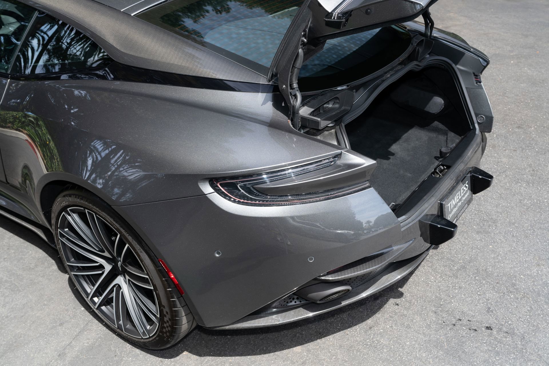 Used 2024 Aston Martin DB12 Coupe image 22