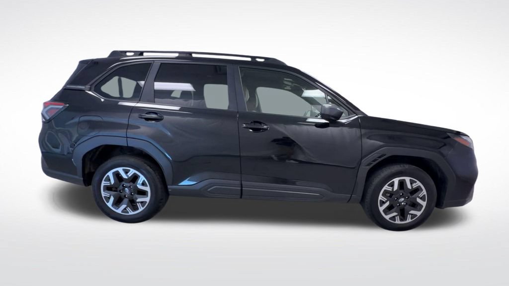 Used 2025 Subaru Forester Premium AWD/4WD image 9