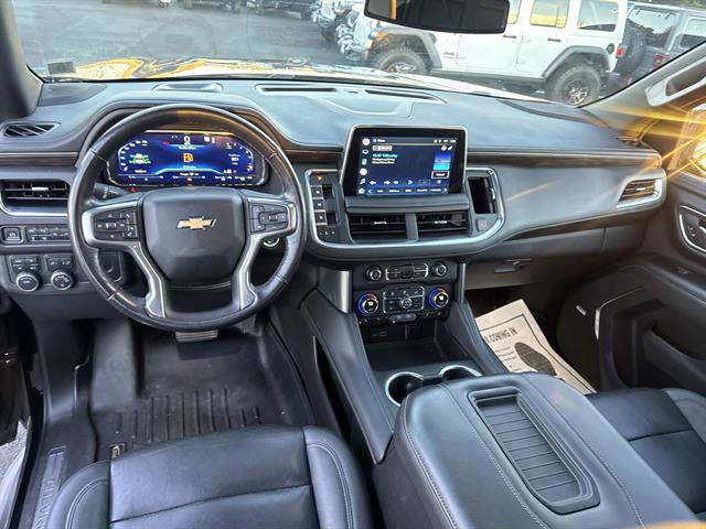 Used 2022 Chevrolet Suburban LT w/ Luxury Package image 9